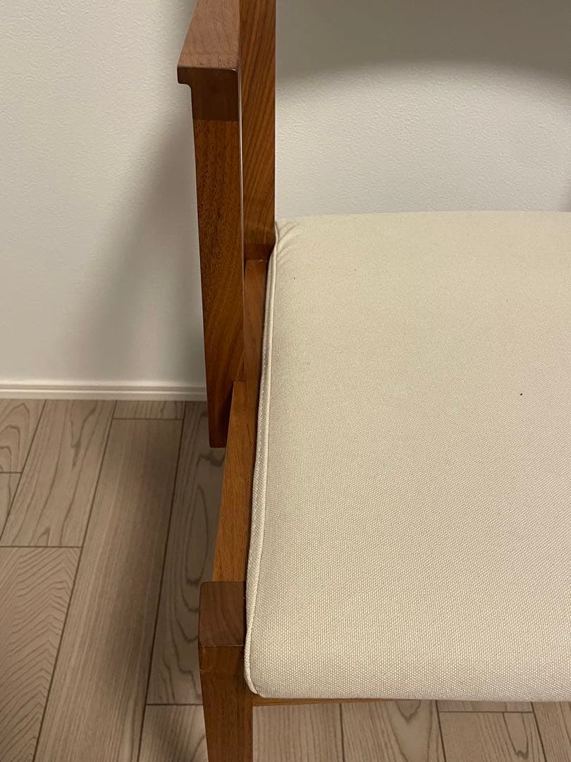 あの　未使用品　SOLID チェア　⭐︎送料込みで新品の半額価格！