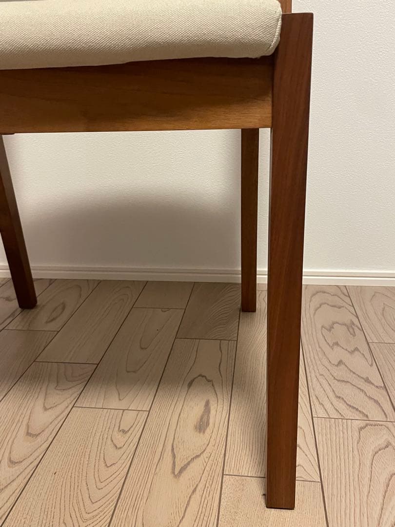 あの　未使用品　SOLID チェア　⭐︎送料込みで新品の半額価格！