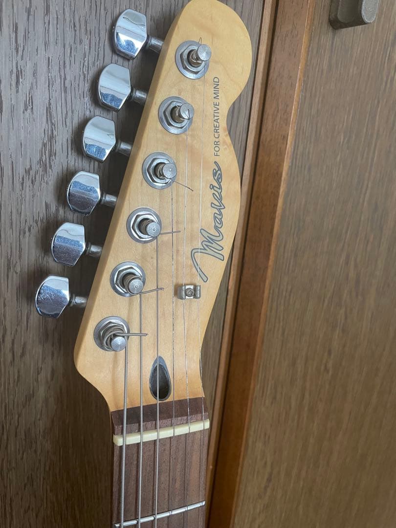 Mavisブランドのエレキギター