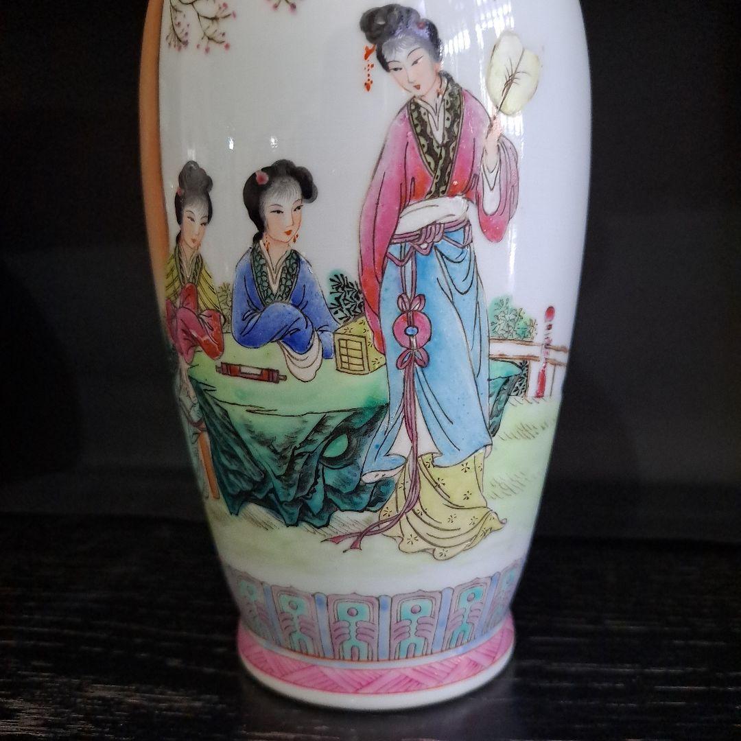 中国古玩　大清乾隆年　辰砂飾壺　　粉彩　白磁　　山水女人図　漢詩文