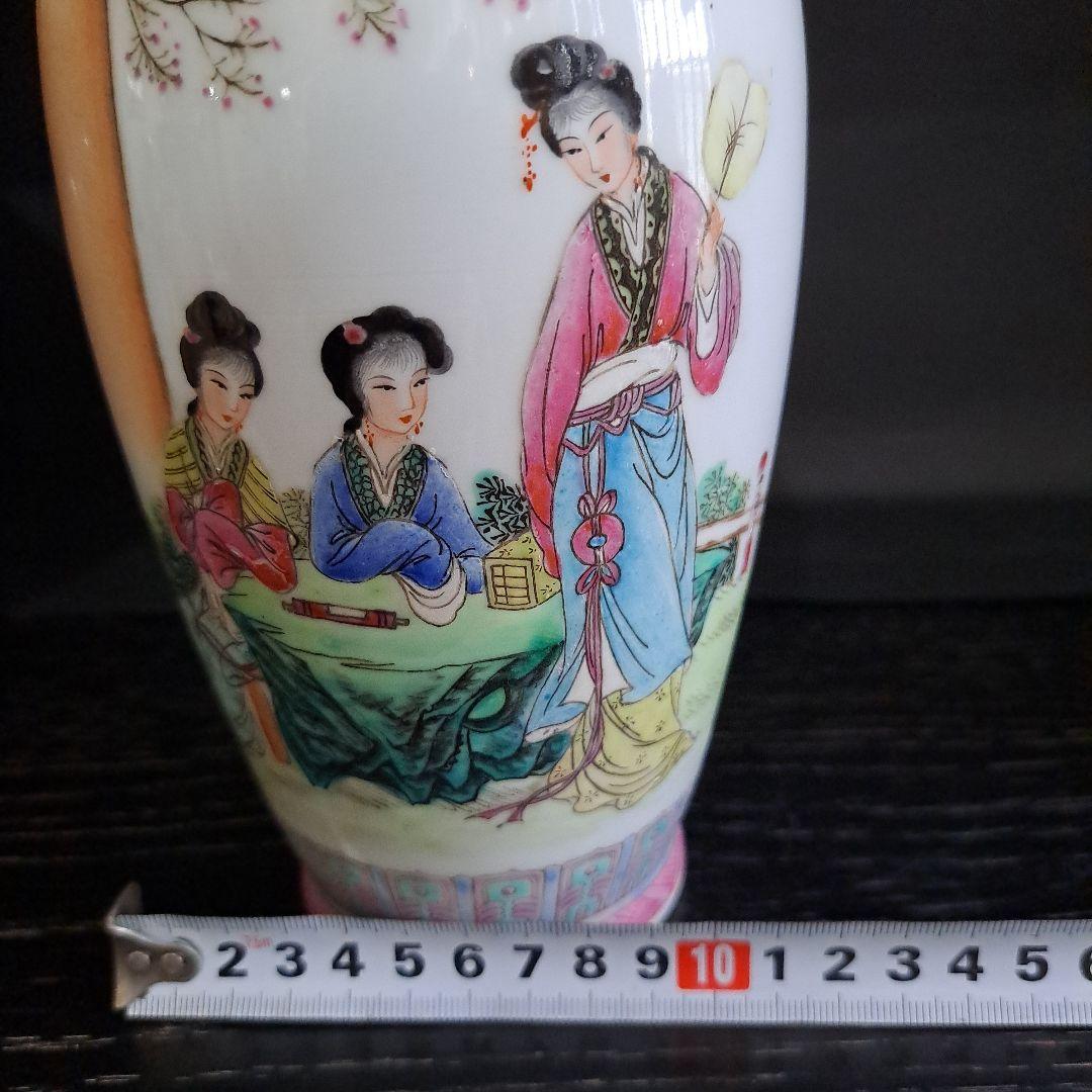 中国古玩　大清乾隆年　辰砂飾壺　　粉彩　白磁　　山水女人図　漢詩文