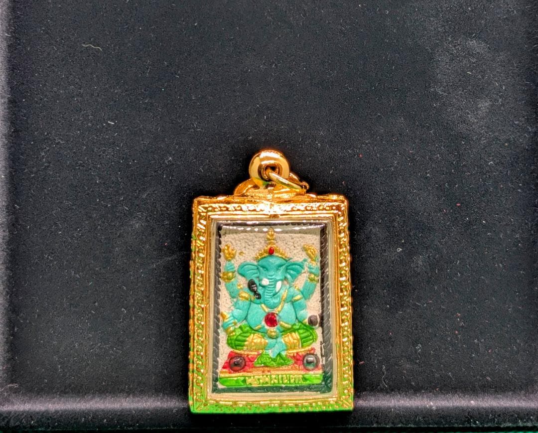 タイお守り　プラクルアン　ルアン・ポークン　ソムデット　2556年　(021)