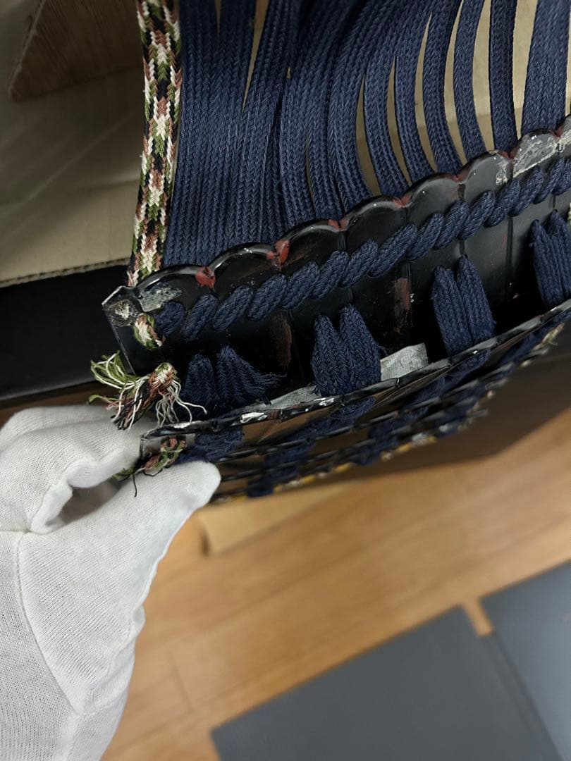 甲冑工房丸武製　紺糸威鉄錆笠鋲二枚胴具足　等身大