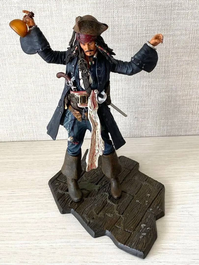 パイレーツオブカリビアン　ジャック・スパロウフィギュア 約30cm