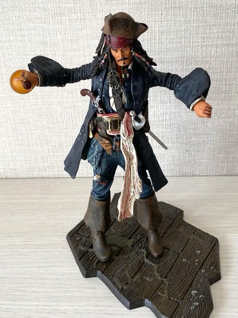 パイレーツオブカリビアン　ジャック・スパロウフィギュア 約30cm
