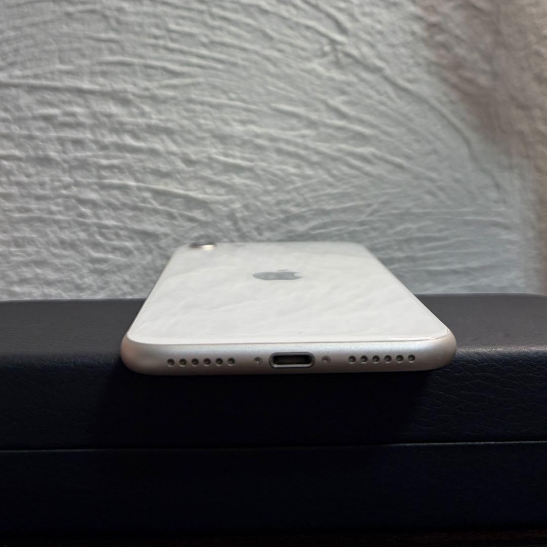 Apple iPhone SE 第3世代 本体 128GB スターライト