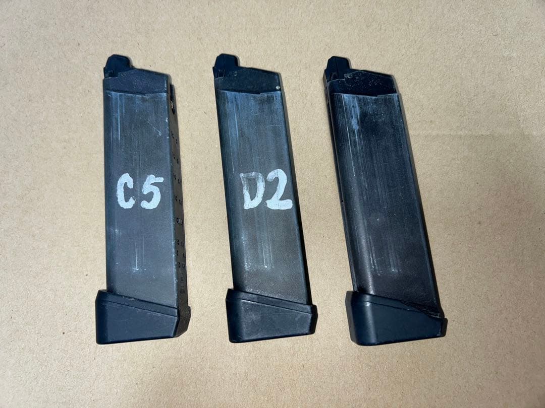 ガスガン　東京マルイ　G17カスタム　フラットダークアース　マガジン3本付き