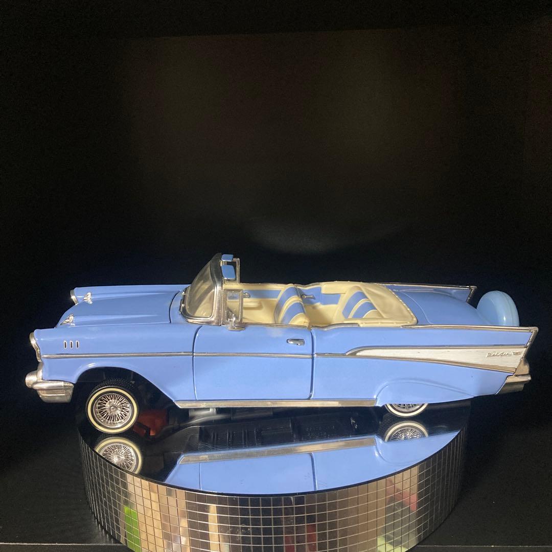 1957年シボレーベルエア　コンバーチブル　ローライダー　カスタム　1/18