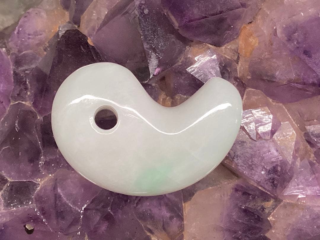 ✳premiumシリーズ一流の勾玉　コレクション レベルです‼️糸魚川翡翠　特別品