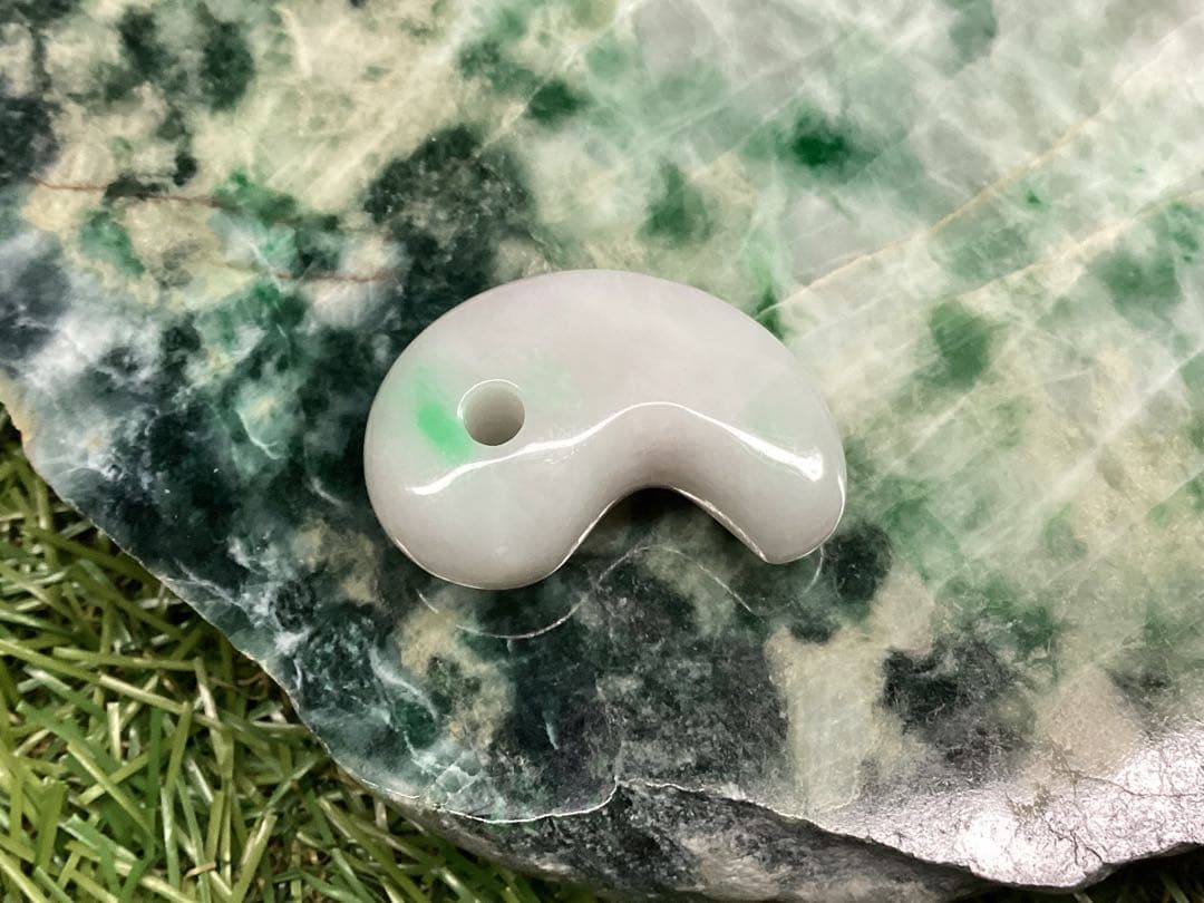 ✳premiumシリーズ一流の勾玉　コレクション レベルです‼️糸魚川翡翠　特別品