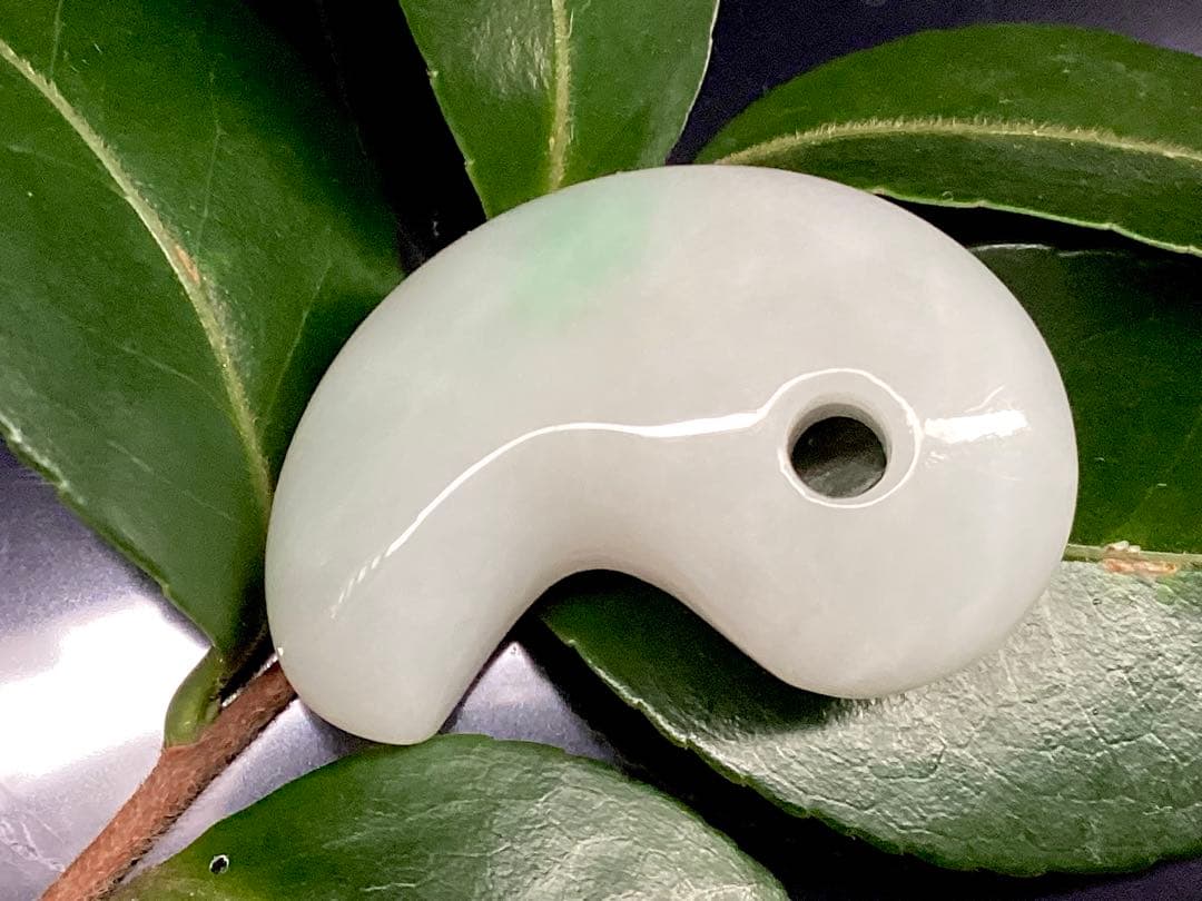 ✳premiumシリーズ一流の勾玉　コレクション レベルです‼️糸魚川翡翠　特別品