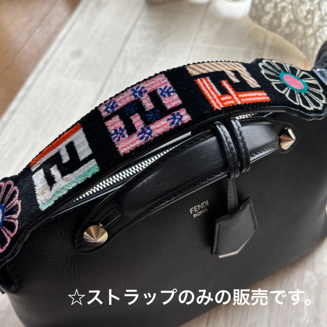 FENDI ⭐︎フェンディミニストラップユー シルバー金具 ⭐︎バッグチャーム