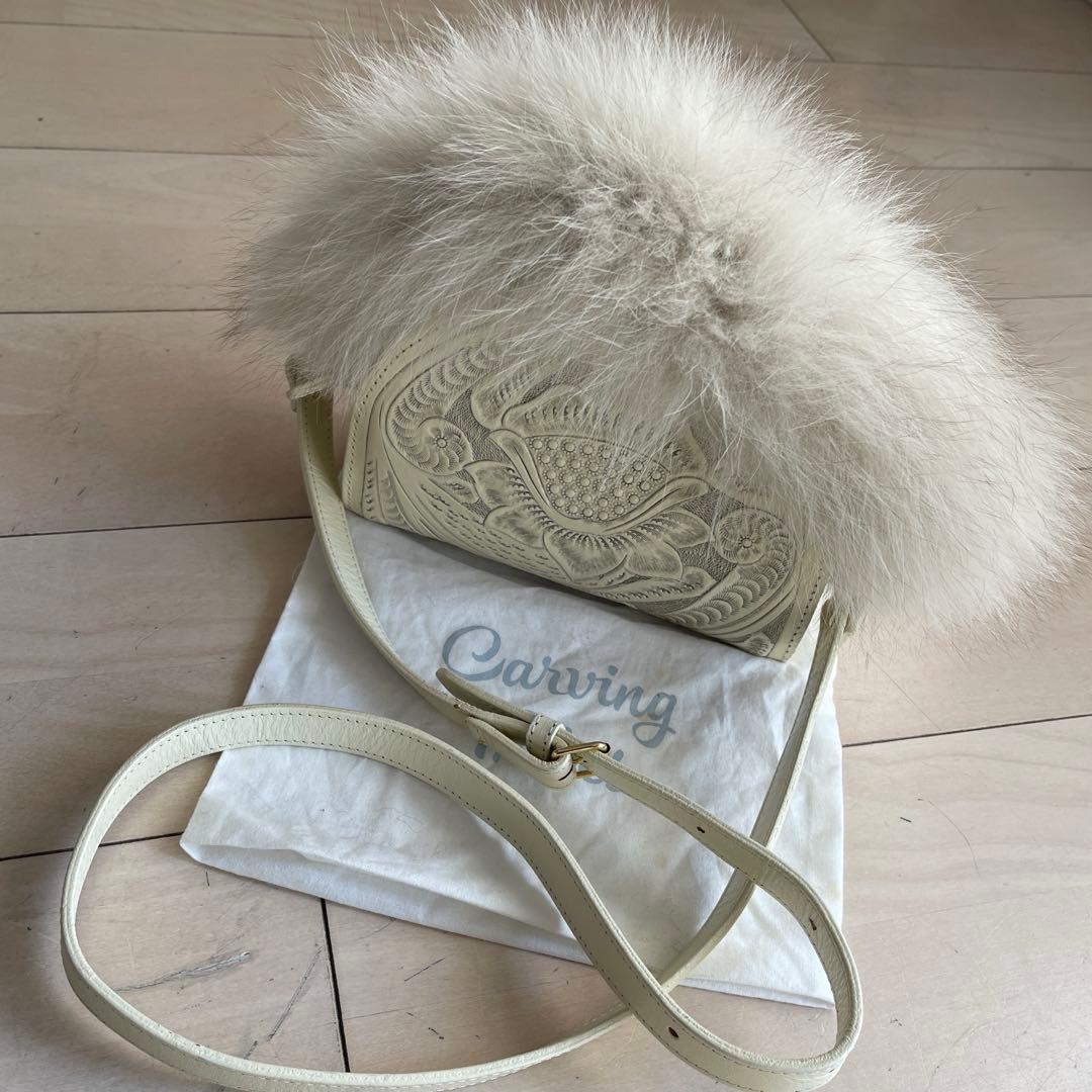 美品　Carving Tribes ファー付きパーティーバッグ