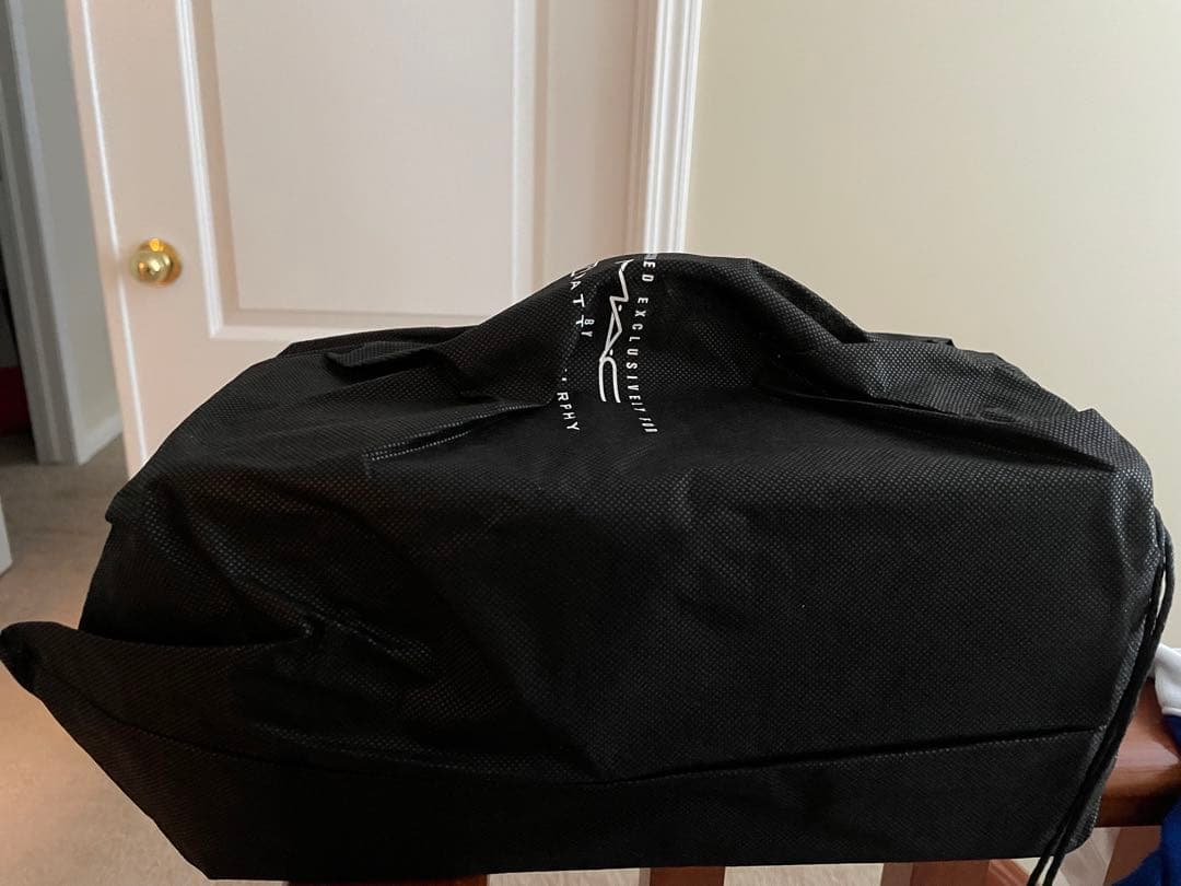 海外限定‼︎大容量　コスメポーチ　carry all MAC