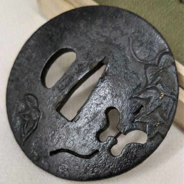 軍配　蔓　蔦　透かし鍔　鍔　鐔　刀装具　時代　日本刀　居合　アンティーク
