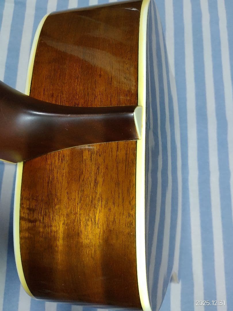 初心者用MORRISのドレッドノートタイプのフォークギターMD-507N美品です