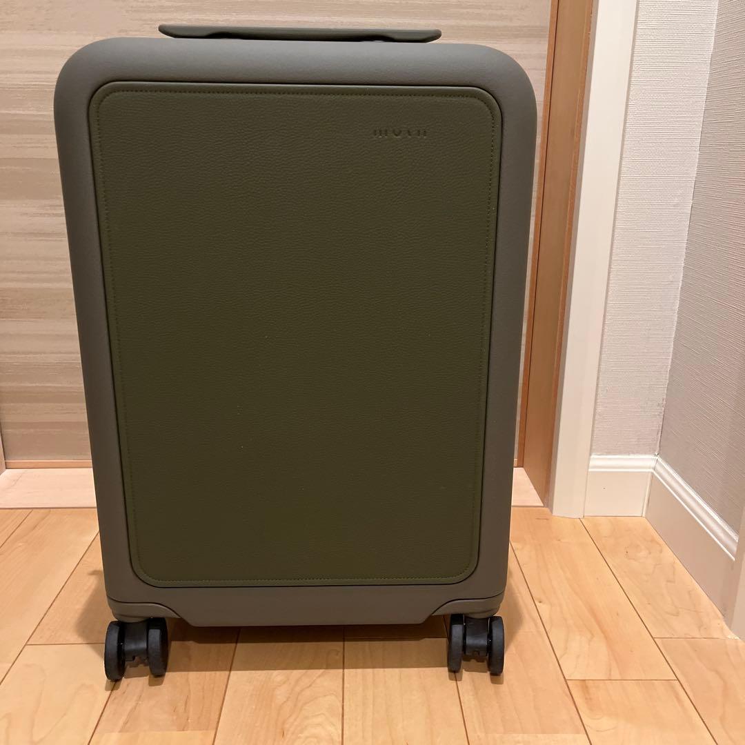 moln（モルン）　キャリーオンスーツケース・モス（緑）　同色タグ付き