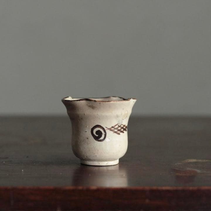 絵瀬戸 輪花 筒盃 盃 ちょこ 古美術 古道具 アンティーク ぐい呑み 復興織部