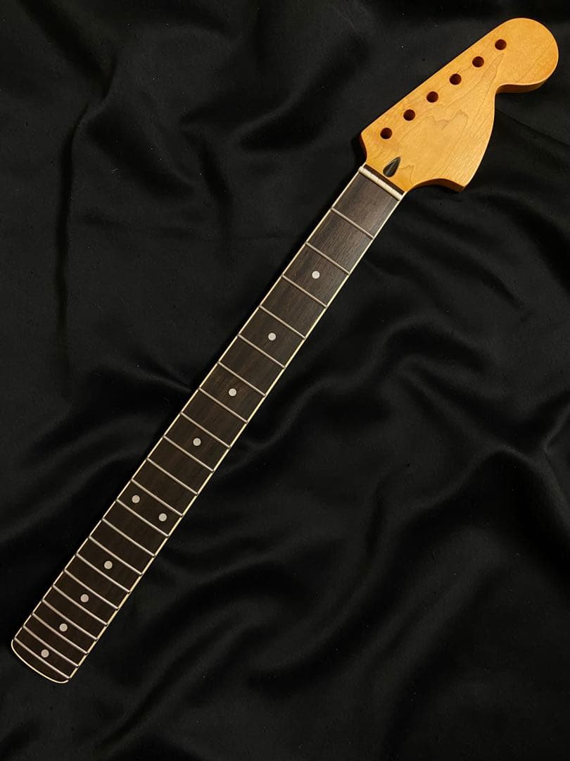 ストラトキャスターラージヘッドNo1バインディング　ローズネック