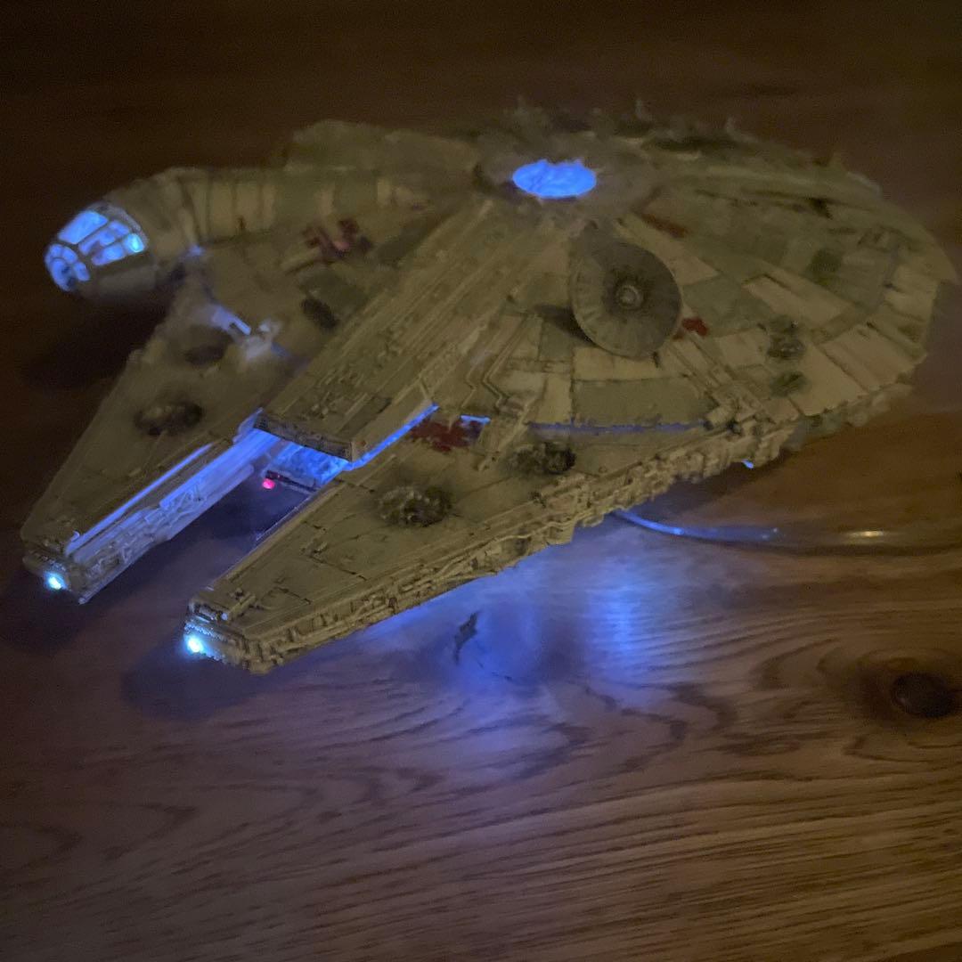 ミレニアム・ファルコン 1/144 LEDライト付き