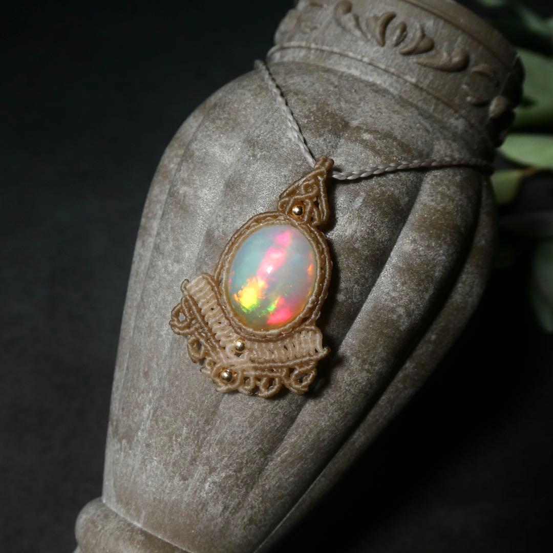 宝石質オパールのマクラメネックレス