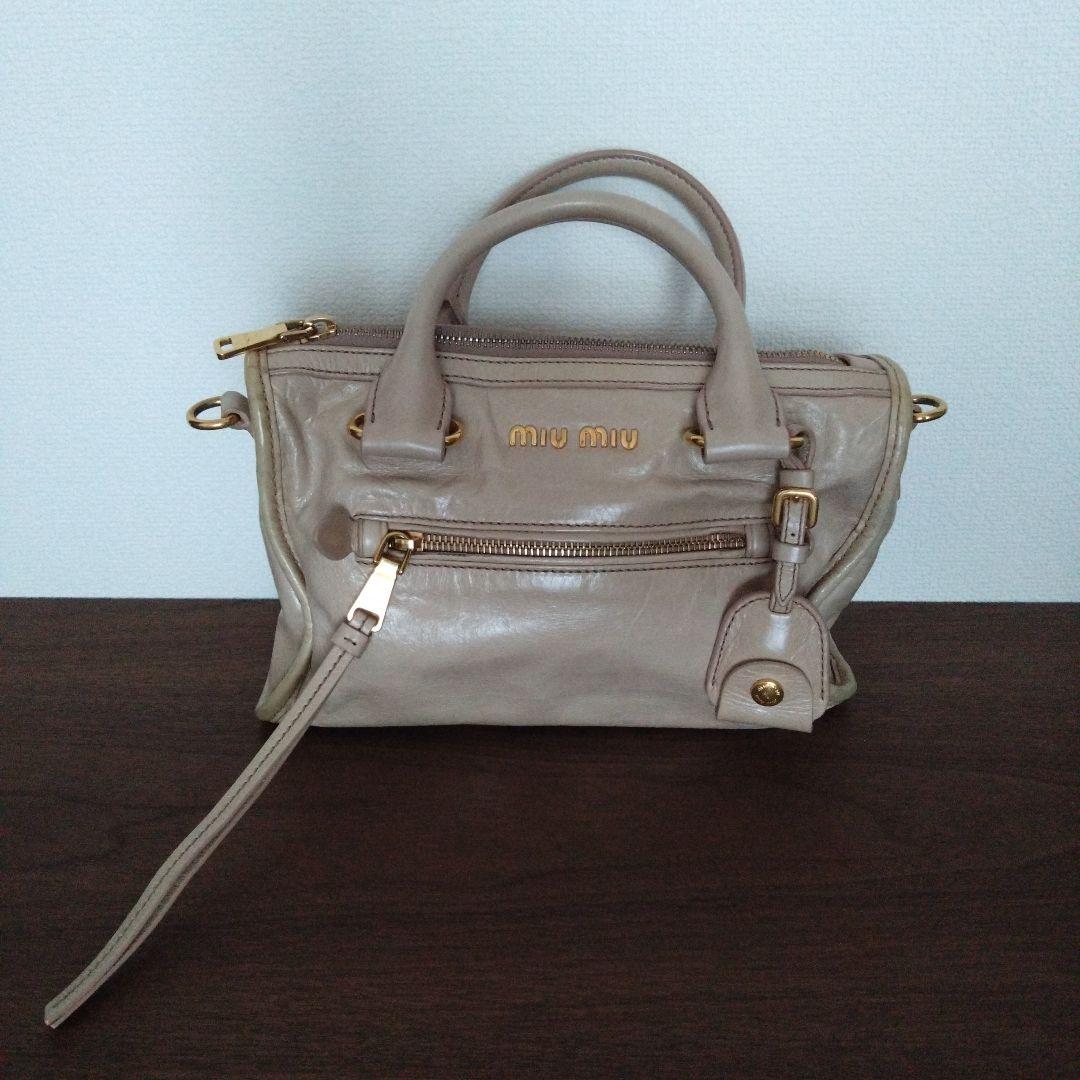 miumiu ショルダーバック