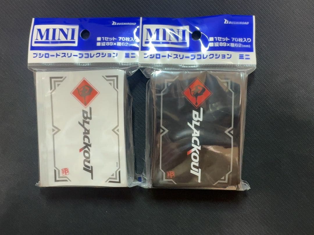 ヴァンガード　チームブラックアウト　スリーブ　未開封　ホワイト&ブラック