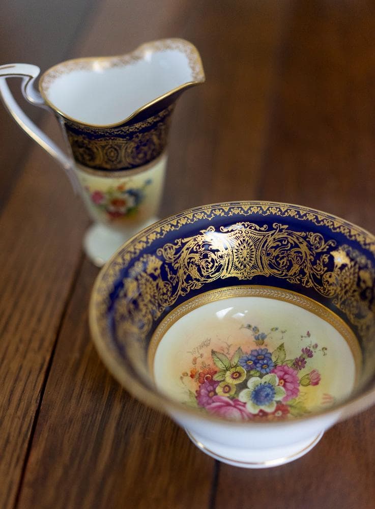 ロイヤルウースター クリーマーとシュガーボウル アーティストのサイン入り