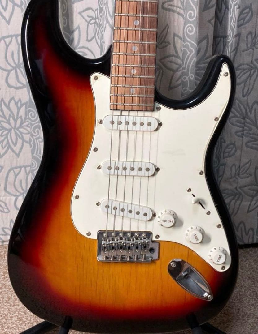 SX エレキギター サンバースト　スタンド付き　キズ有り ベルト付