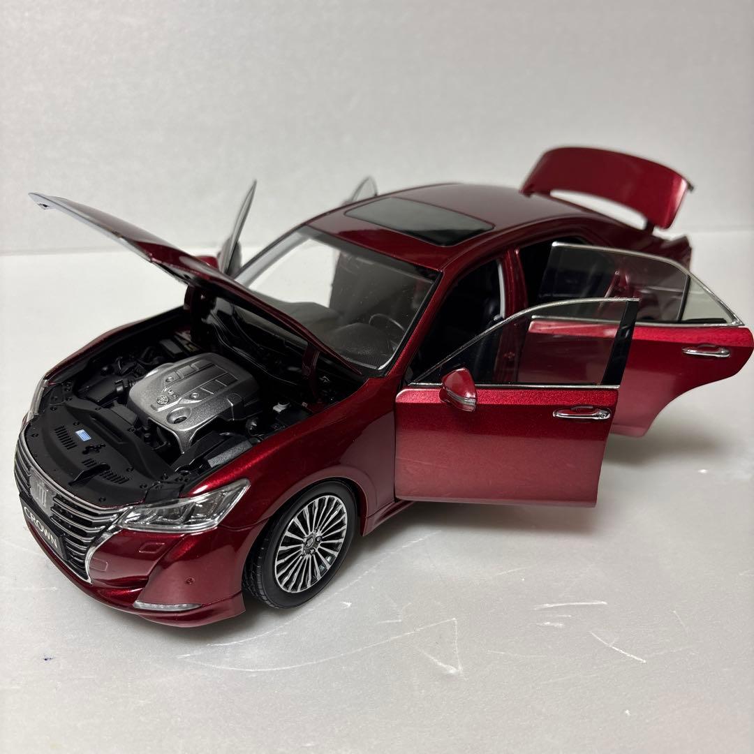 CROWN ワインレッド セダンモデル