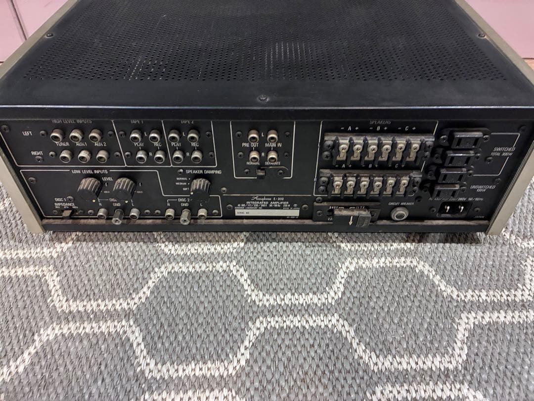 【値下げ中‼︎】【激レア‼︎】Accuphase E-202