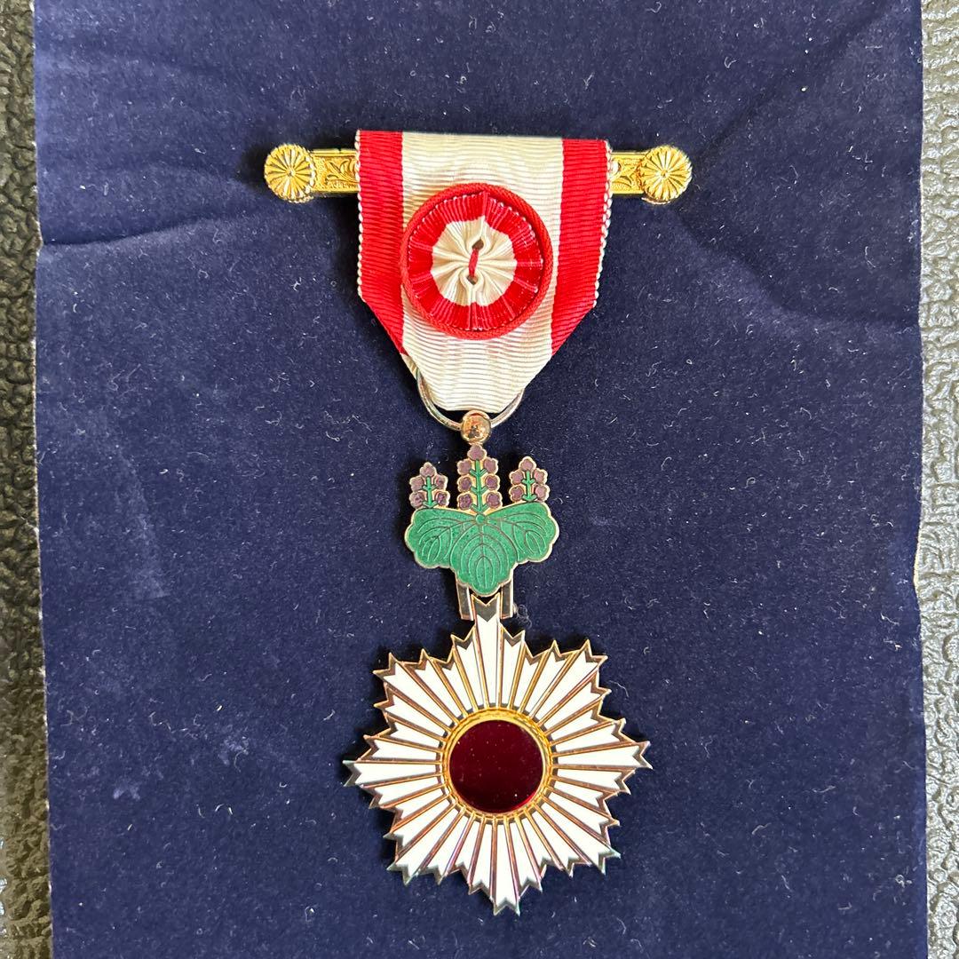 勲章　勲四等旭日小授章
