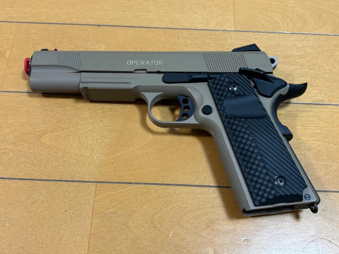 Carbon8 DOC M45 CO2ガスガン 本体とマガジン2本とCO2ボンベ