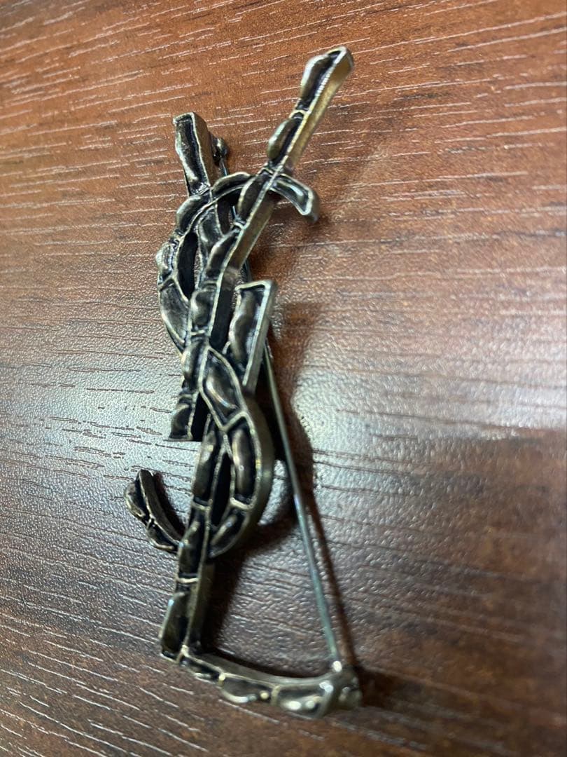 Saint Laurent サンローラン YSLオピウム クロコ型押しブローチ