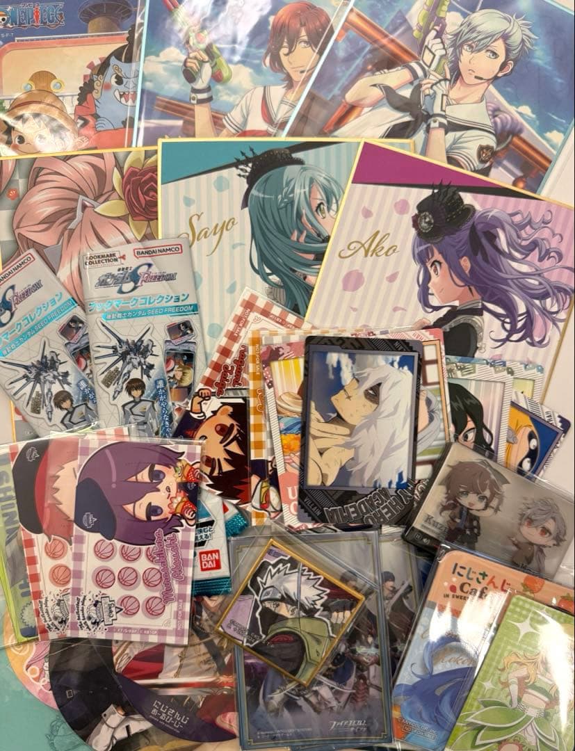 ① アニメグッズ まとめ売り 超大量 紙類・薄物・平物全般
