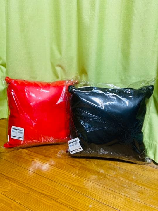 他サイト検討中！新品未開封 激レア☆エヴァンゲリオン ゴールドネルフ クッション