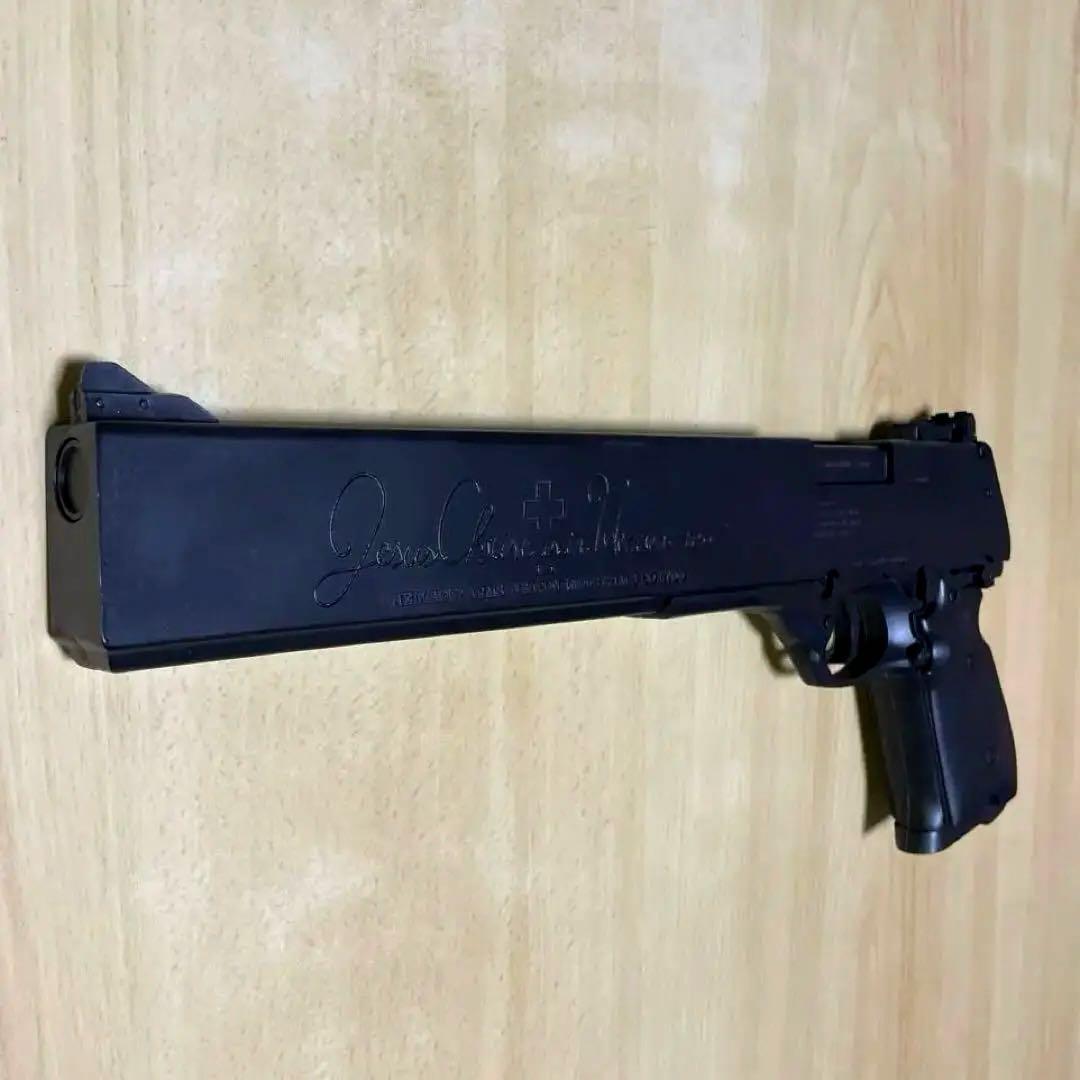 【未組立.ディスプレイモデル】アーカードの銃「ジャッカル」対化物戦闘用13mm