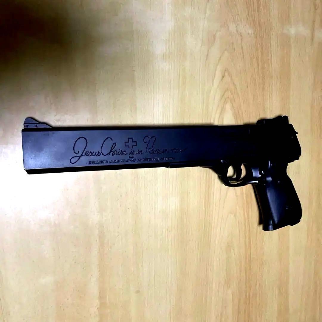 【未組立.ディスプレイモデル】アーカードの銃「ジャッカル」対化物戦闘用13mm