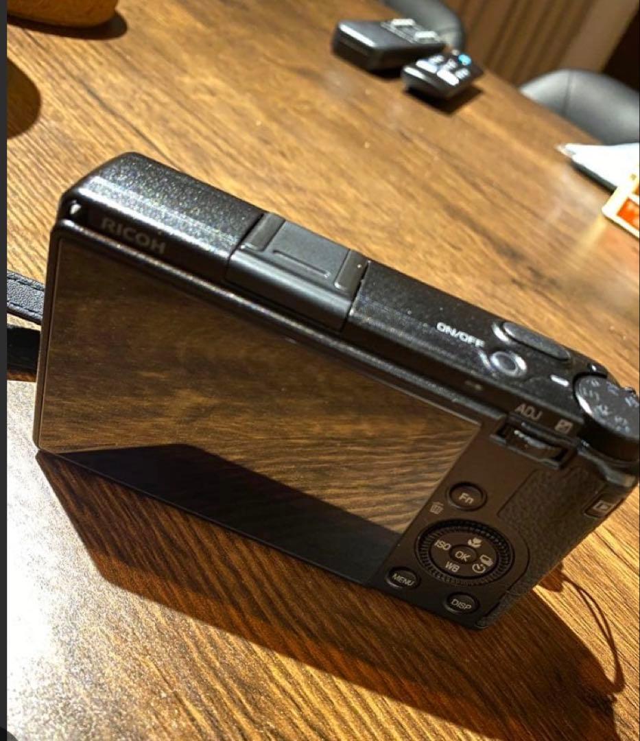 1月限定価格‼️‼️RICOH GR Ⅲ バッテリー＆ストラップ付きセット✨