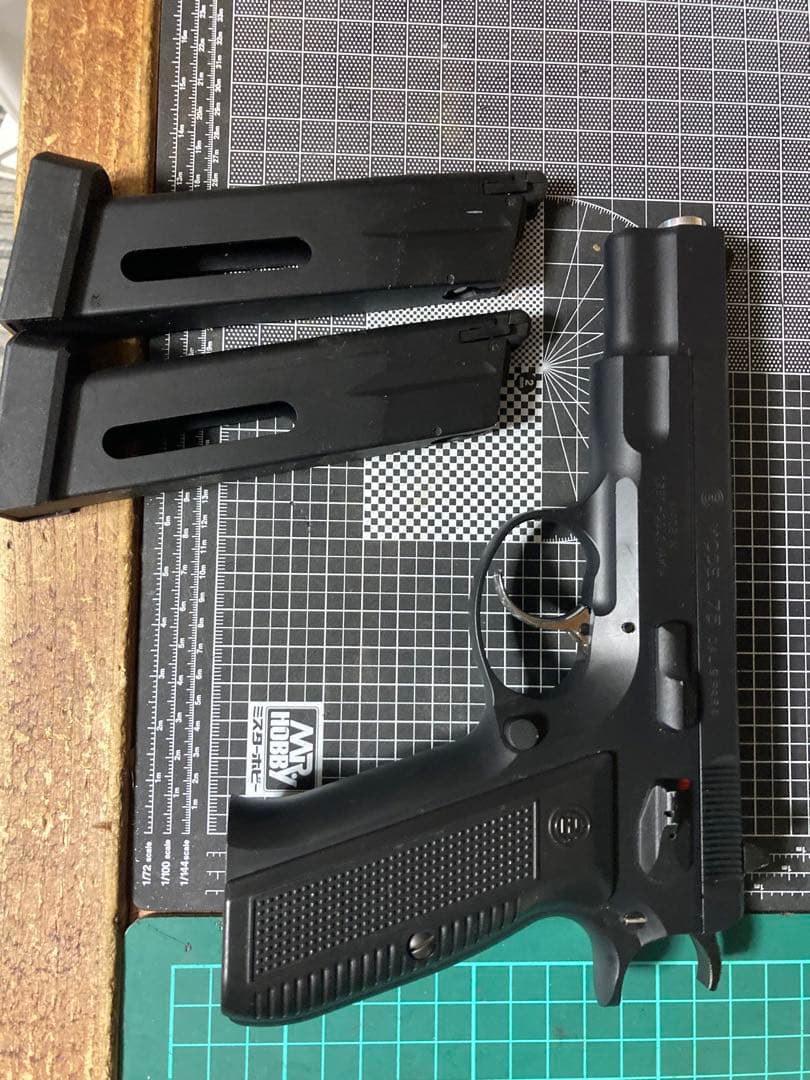 Carbon8 cz75 co2 マガジン2本付き