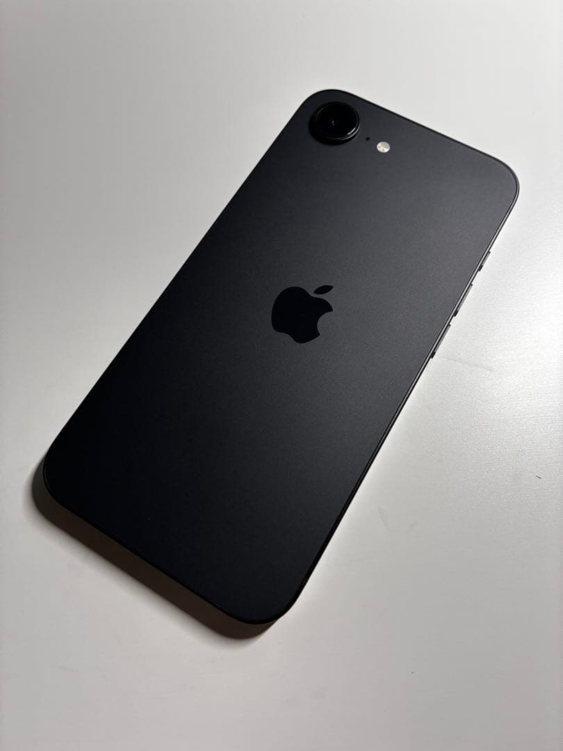 iPhone16e ほぼ新品 バッテリー100% 本体 esimフリー