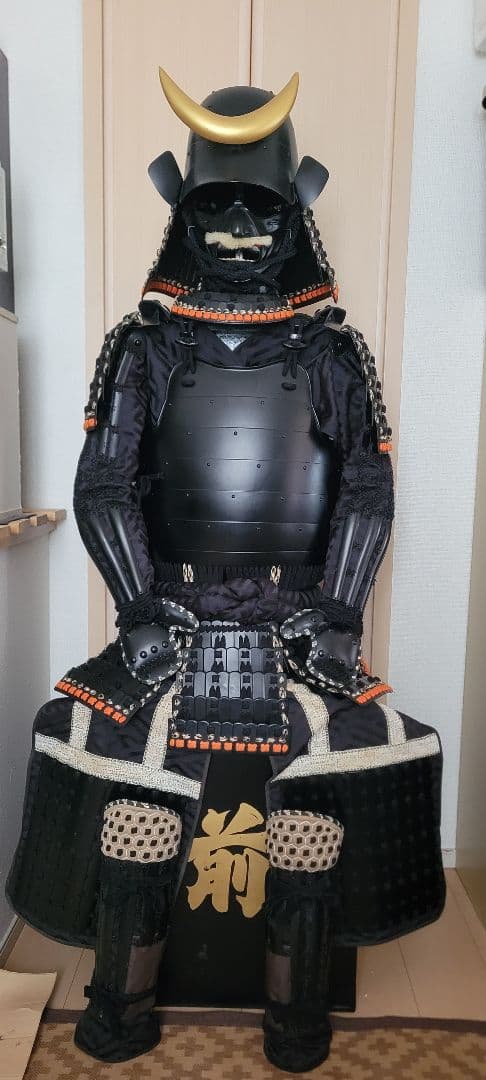 黒糸威黒艶消鋲綴二枚胴具足（頭形兜)等身大　丸武・鎧立・櫃　年末大特価