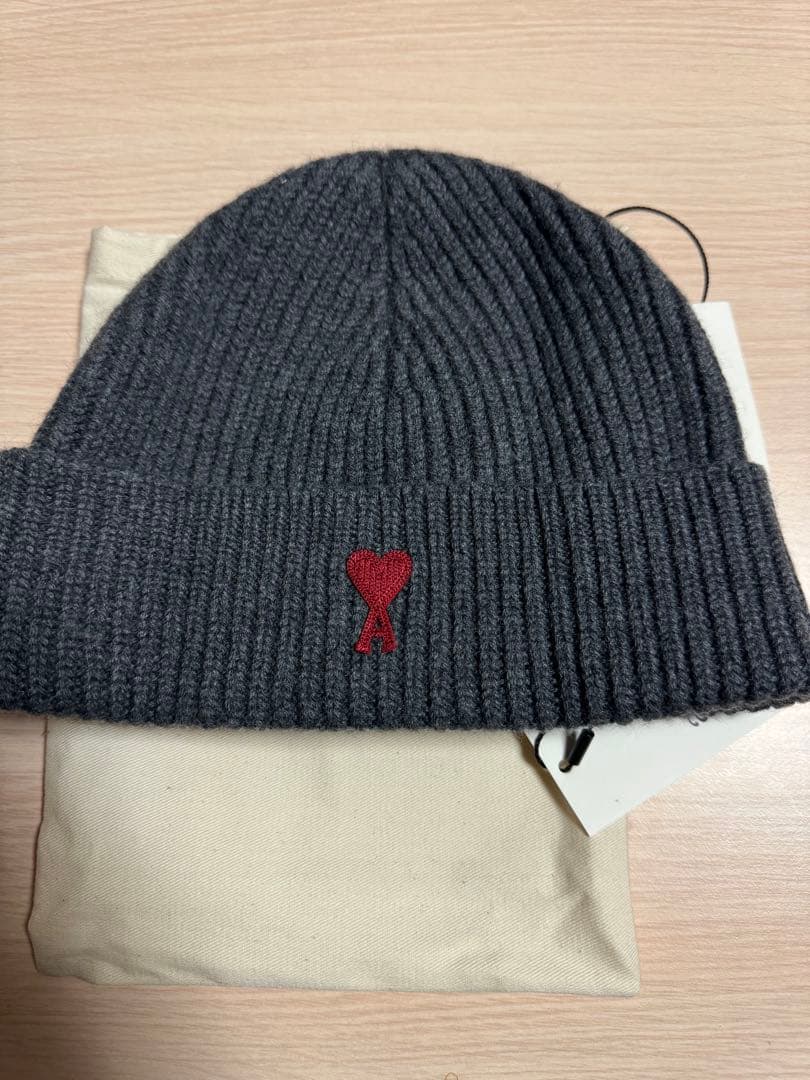 【完全新品】AMI PARIS｜ハートロゴ入り ウール ビーニー　色 : グレー
