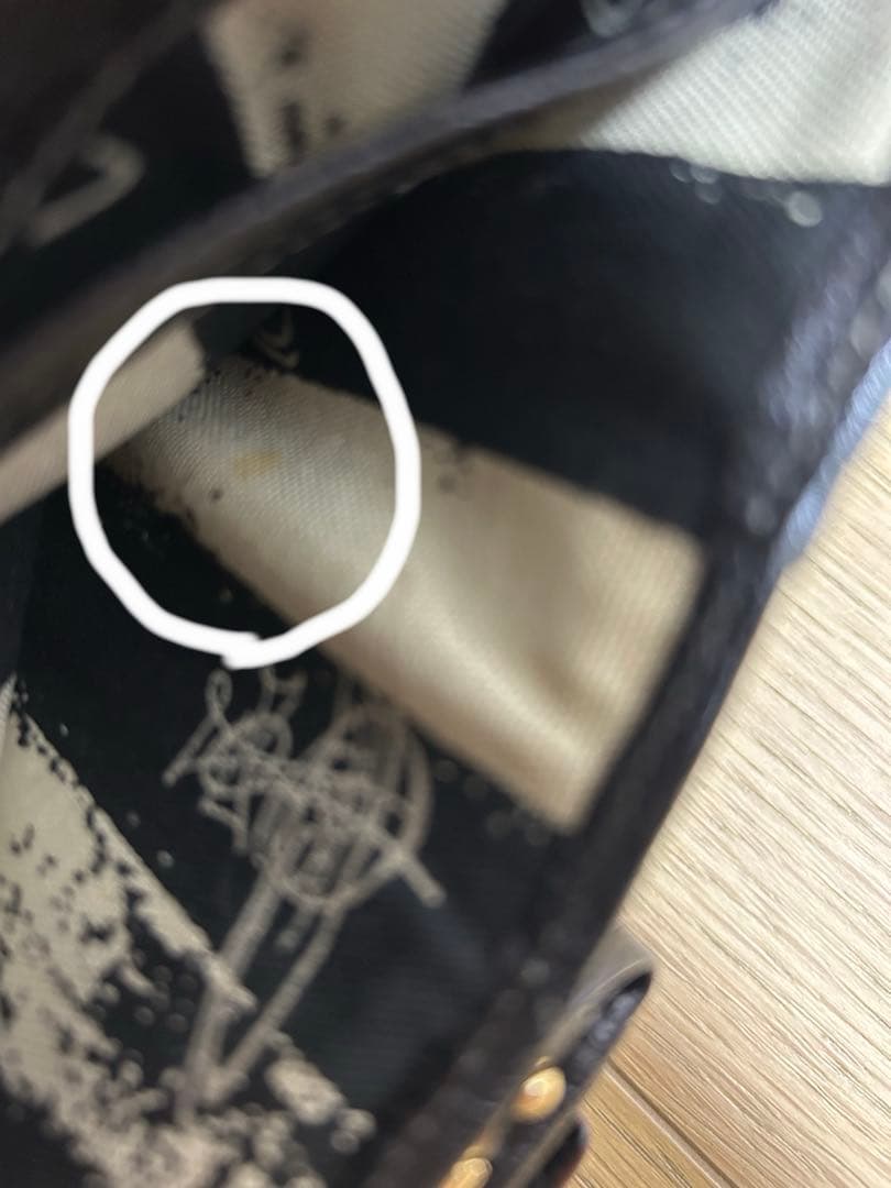 【ヴィヴィアン・ウエストウッド】黒 三つ折り財布