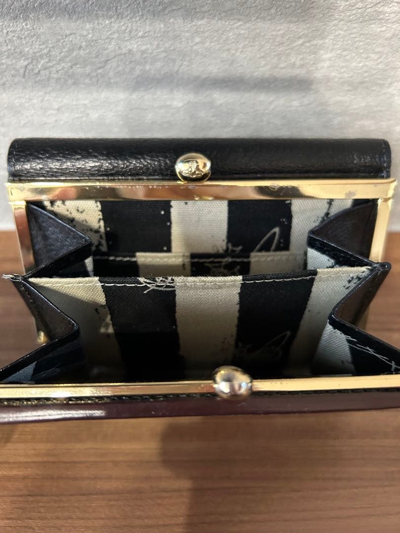 【ヴィヴィアン・ウエストウッド】黒 三つ折り財布