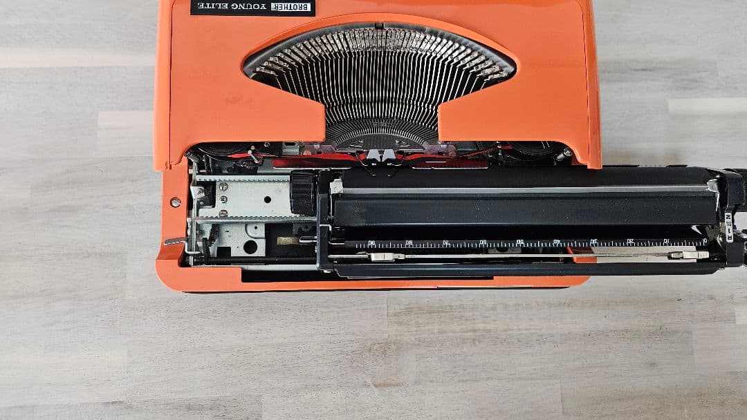BROTHER YOUNG elite タイプライター オレンジ