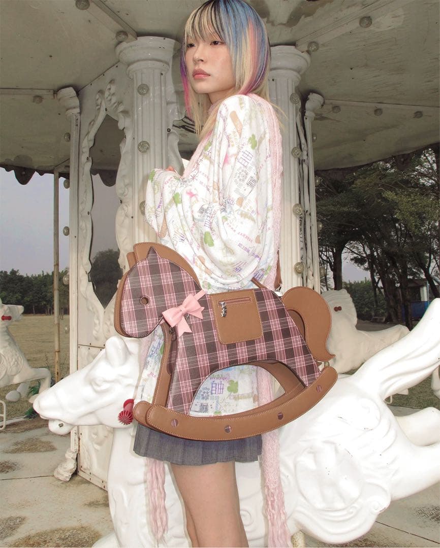 CFIERCE 2026ロッキングホース型ハンドバッグ（3色展開）