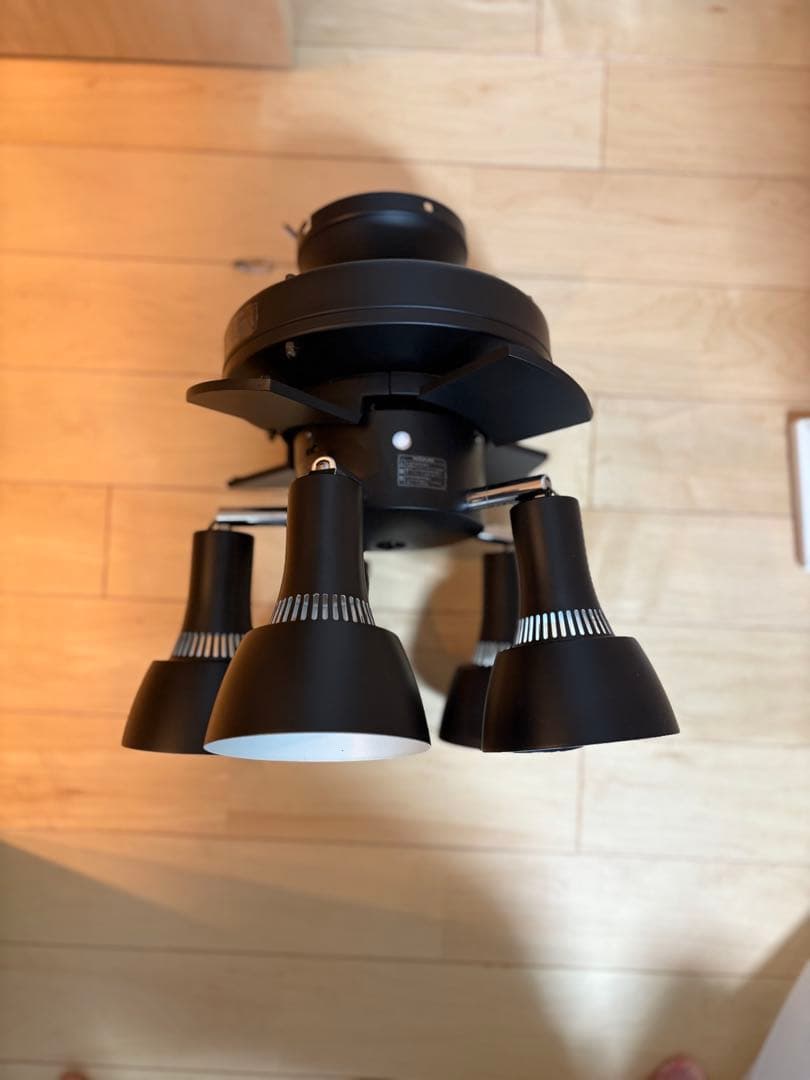 KOIZUMI シーリングファンライト 5灯 黒【匿名配送】