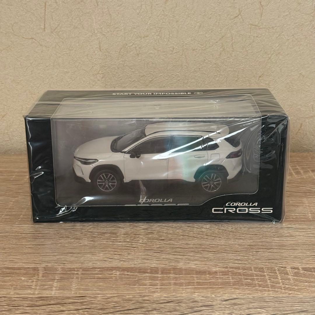 【非売品】トヨタ 新型カローラクロス プラチナホワイトパールマイカ 1/30