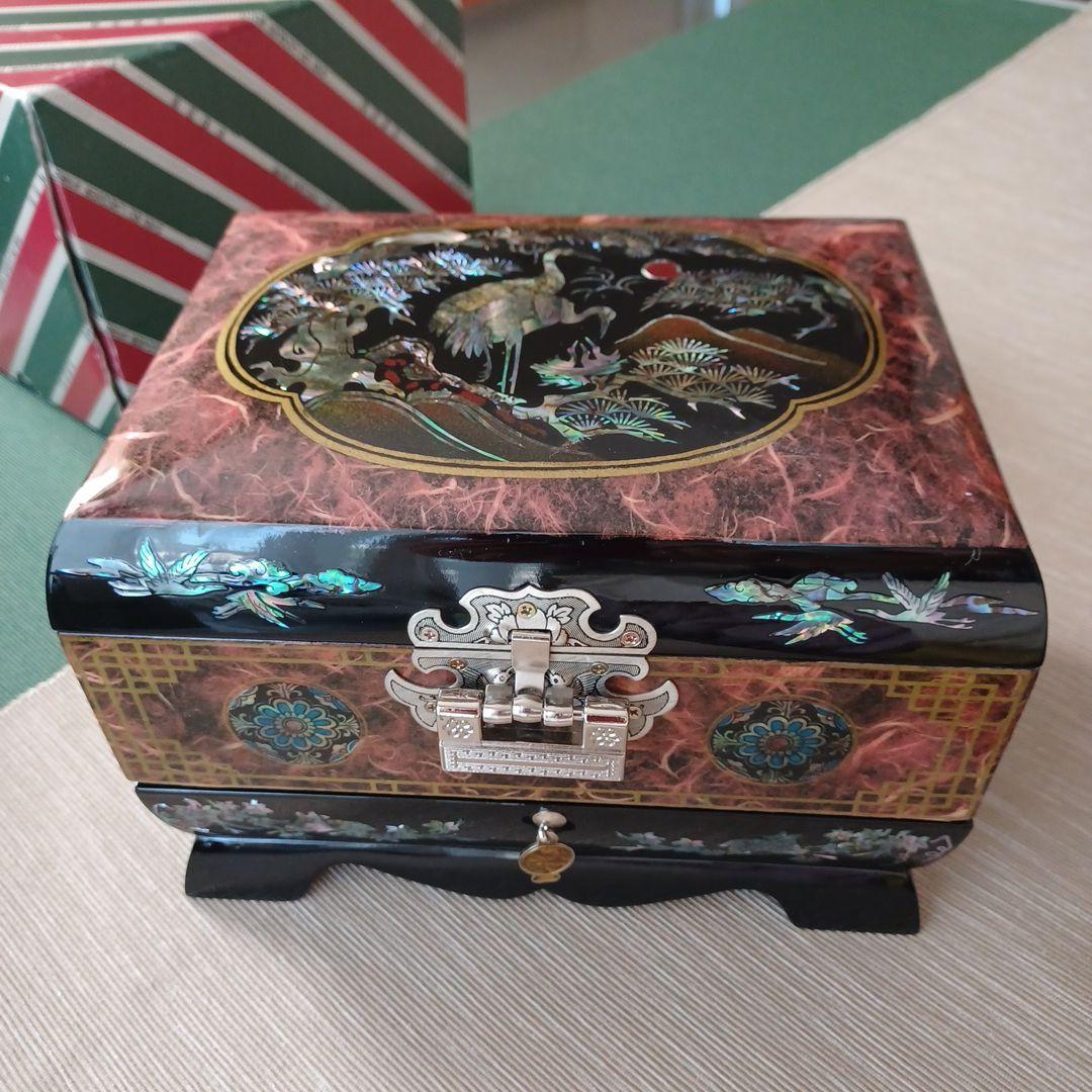 宝石箱　小物収納　螺鈿細工 漆器　工芸品　鏡付き
